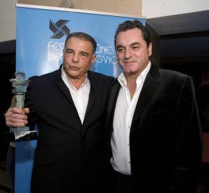 El Premio 'Ciudad de Huelva', Juan Luis Galiardo, junto a Eduardo Tr�as